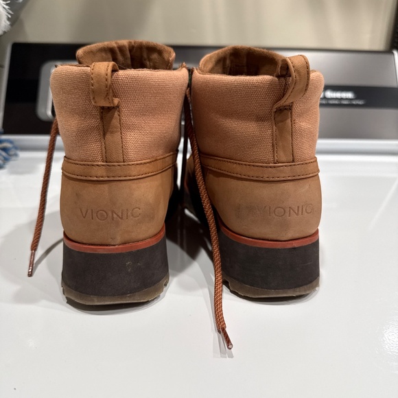 Vionic boots - Picture 3 of 7